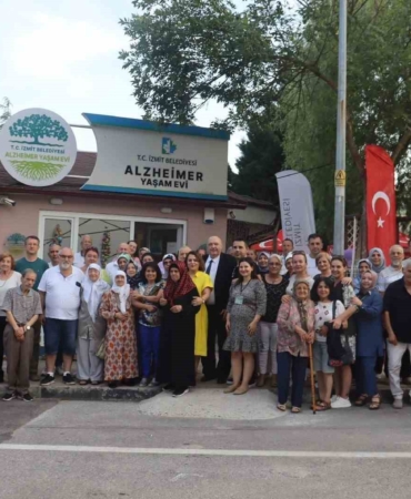 Alzheimer Yaşam Evi 3 yaşında