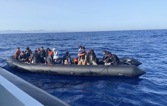 Ayvacık açıklarında 41 kaçak göçmen kurtarıldı