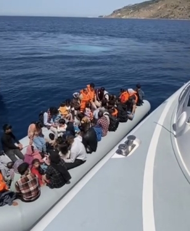 Ayvacık açıklarında 54 kaçak göçmen yakalandı