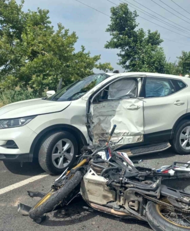 Ayvalık’ta motosiklet ile otomobil çarpıştı: 1 ölü, 1 yaralı