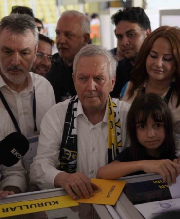 Aziz Yıldırım oyunu kullandı