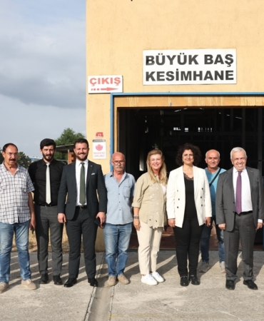 Başkan Şadi Özdemir, kurban pazarını gezdi