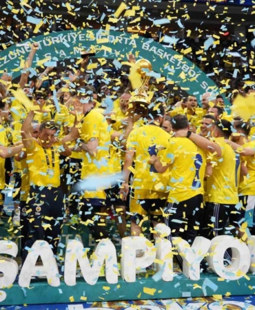 Basketbol Süper Ligi’nde şampiyon Fenerbahçe Beko kupasını aldı