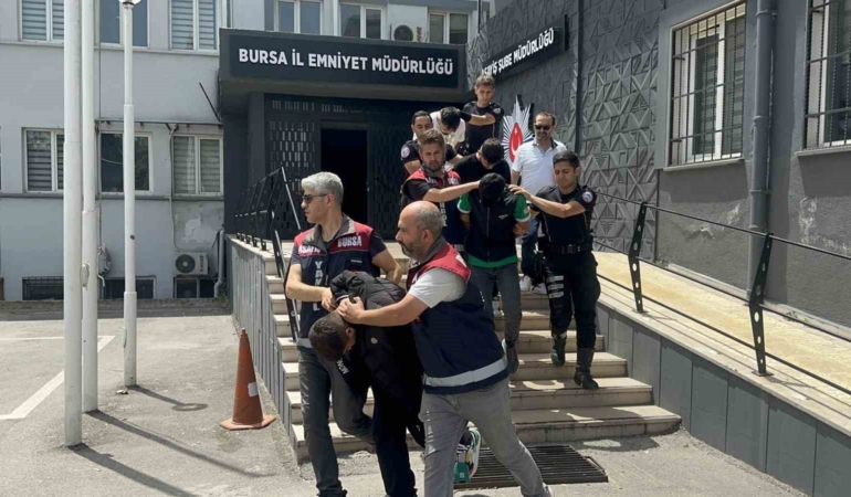 ’Başkomiser Volkan’ çetesini gerçek komiserler enseledi