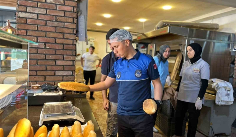 Bozüyük’te zabıta ekiplerinden ekmeklere gramaj kontrolü