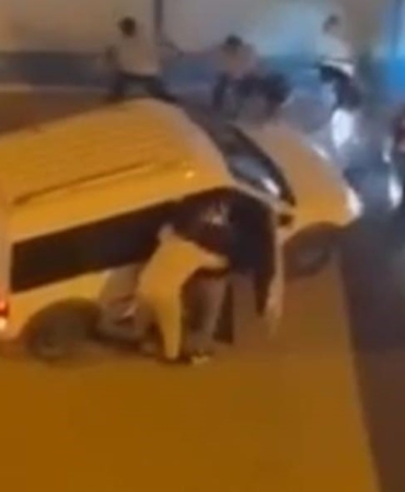 Bursa’da tekme ve yumruklar havada uçuştu, cadde ringe döndü