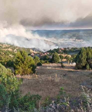 Bursa’daki orman yangını köyleri tehdit ediyor