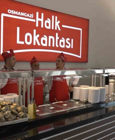 Bursa’nın ilk halk lokantası açıldı, ilk servisi Başkan Aydın yaptı