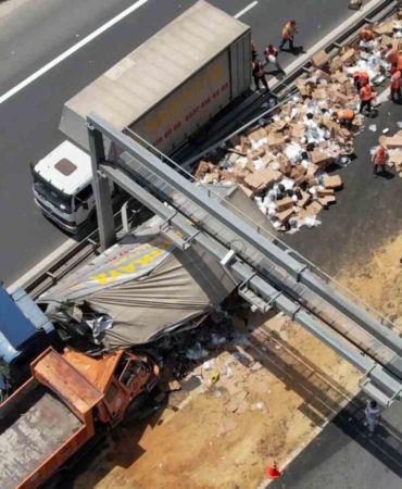 Büyükçekmece TEM’de feci kaza: Bariyerleri aşan kamyon, çalışma yapan karayolları aracına çarptı