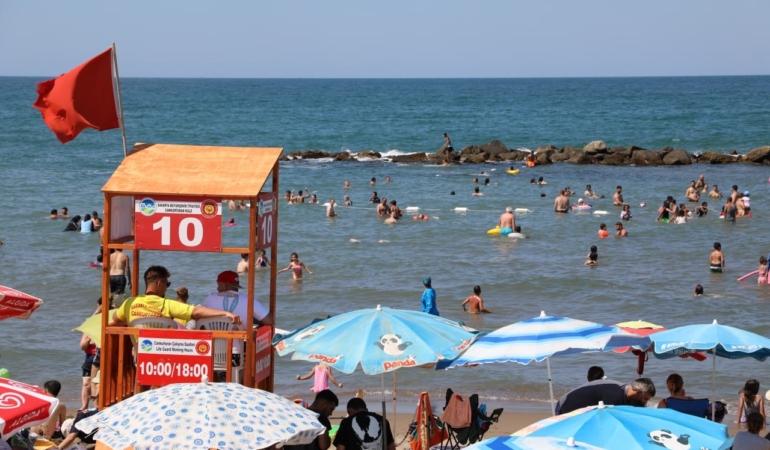 Cankurtaranların hayat nöbeti: Bayramda 16 kişiyi ölümün kıyısından aldılar