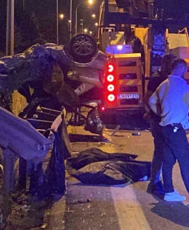 Devrilen otomobilde 3 kişi hayatını kaybetti