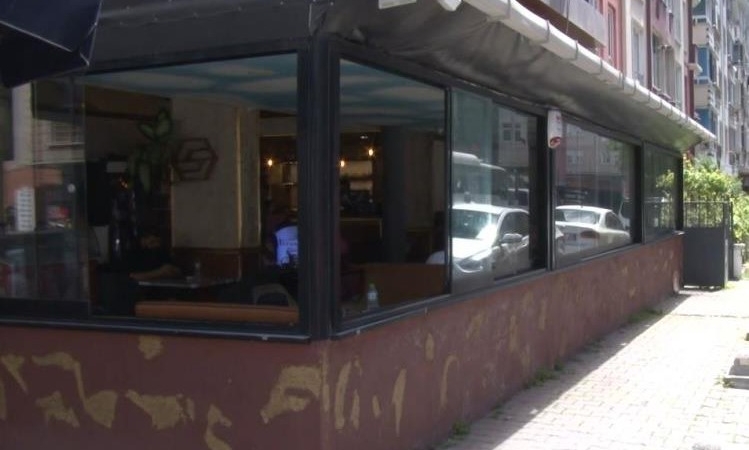 Esenyurt’ta 2 yıl içerisinde 15 defa soyulan kafeterya tekrar soyuldu: O anlar kamerada