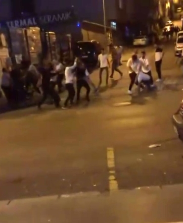 Esenyurt’ta kuzenlerin alacak verecek mevzusunda ortalık savaş alanına döndü