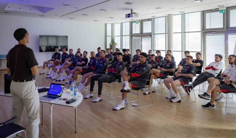 Hakem Gözübüyük’ten A Milli Takım’a sunum