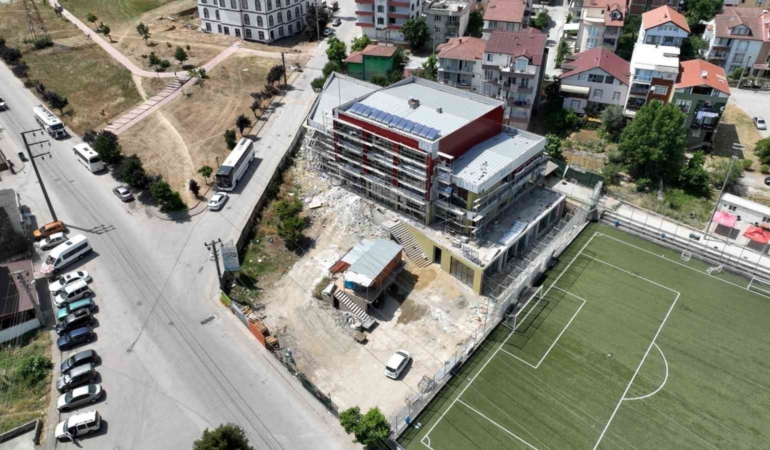 Hasan Doğan Gençlik Merkezi’nde kompozit cephe imalatı yapılıyor