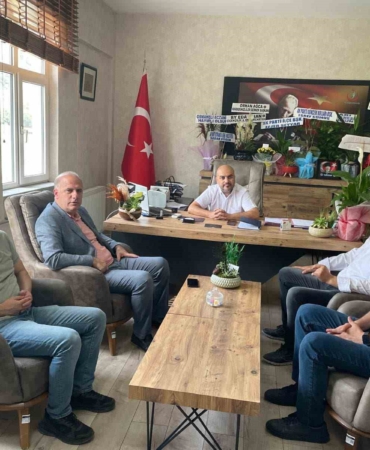 İlçenin sevilen doktoru Kızılöz’e hayırlı olsun ziyaretleri devam ediyor