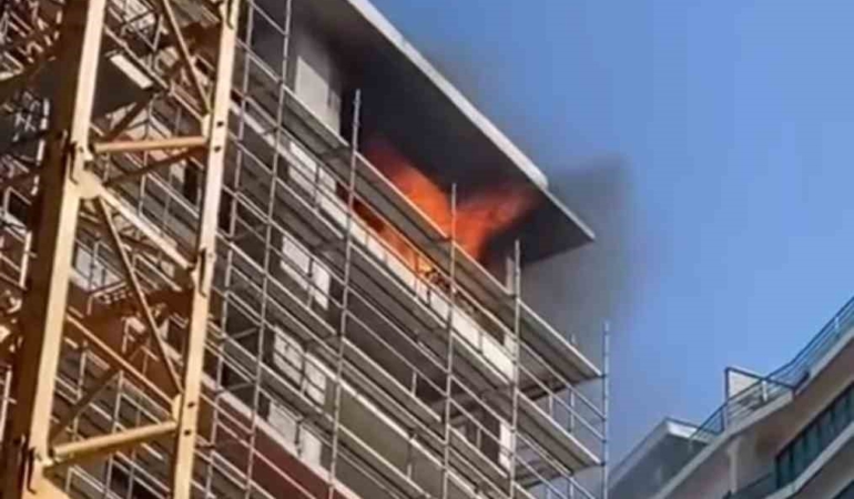 İnşaatın 12. katı alevlere teslim oldu