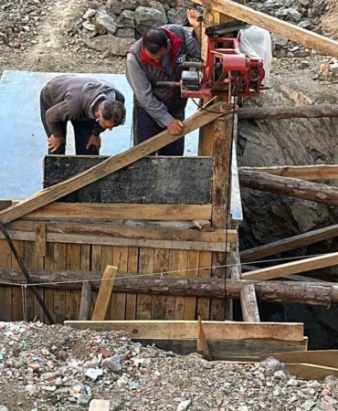 İstanbul’da nefes kesen kurtarma operasyonu kamerada: Kazanla zemine çakılan işçiyi itfaiye kurtardı