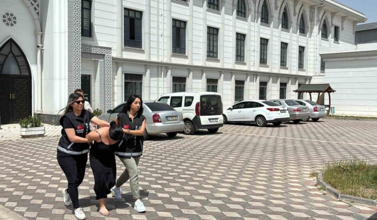 Kadın maganda genç kızlara dehşeti yaşatmıştı: Tutuklandı