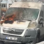 Kağıthane’de bir minibüs alevlere teslim oldu