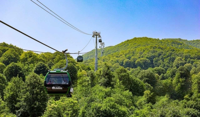 Karnesini alan teleferiğe koştu