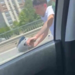 Kartal’da yayaya yol veren sürücüye saldırmaya çalışan trafik magandaları kamerada