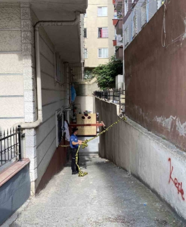 Küçükçekmece’de balkondan düşen 1.5 yaşındaki minik kız ağır yaralandı