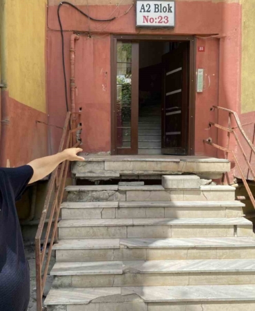 Küçükçekmece’de, sitede bulunan dairelerin kolonları çatladı