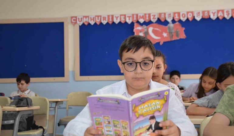 Minik Ahmet 4 yılda 5 bin 10 kitap okudu