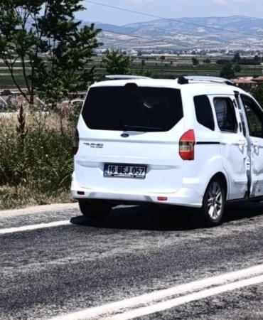 Motosiklet hafif ticari araçla çarpıştı: 1 ölü