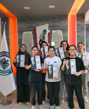 Öğrencilerden İngilizce dergi