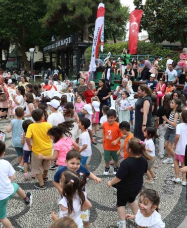 Öğrencilere karne şenliği