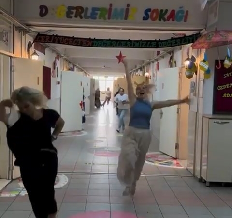 Öğretmenlerin karne sevinci gülümsetti