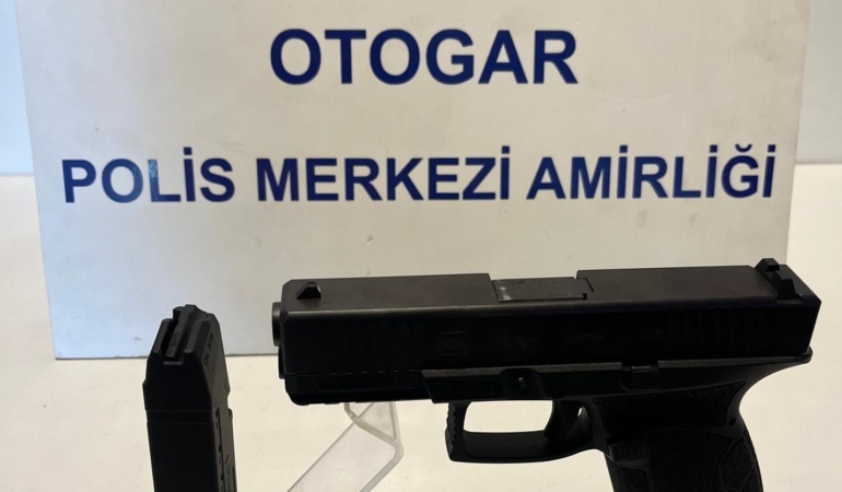 Otogarda polisten bayram uygulaması, ayakkabı içerisinde uyuşturucu yakalandı