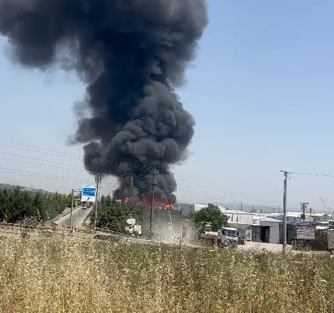 Palet fabrikası alev alev yanıyor
