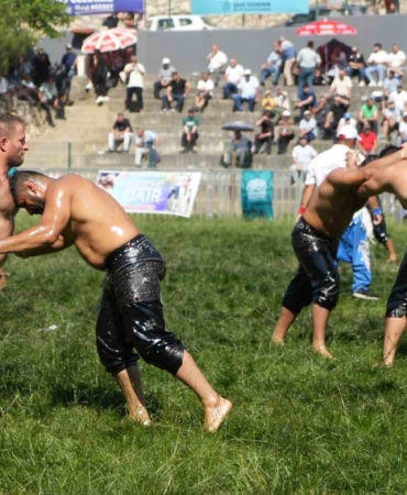 Pehlivanlar er meydanına çıktı