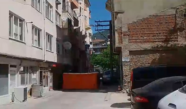 Psikolojik sorunları olan şahsı hastaneye götürmek için itfaiye seferber oldu