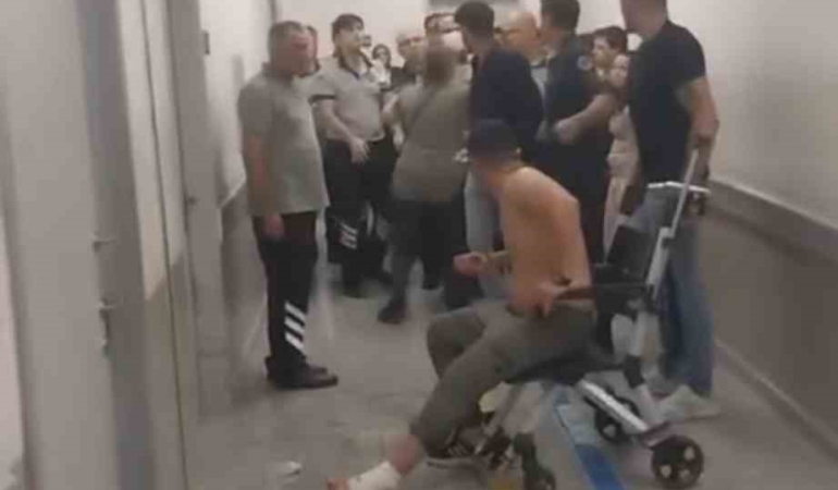 Sancaktepe’de hasta ve yakınları küfürler savurarak doktora saldırdı