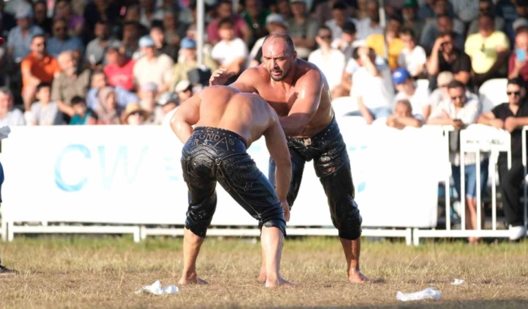 Sekapark Altın Kemer Yağlı Güreşleri’nde altın kemerin sahibi Ali Gürbüz oldu