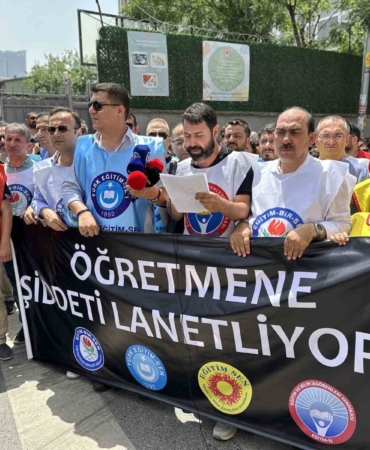 Sendikalar Ümraniye’deki öğretmene saldırıyı protesto etti