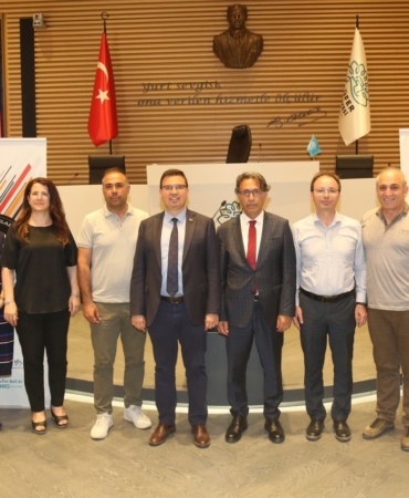 Spor Şenlikleri’nde görev alanlara teşekkür plaketi