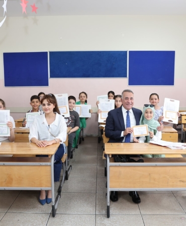 Sultangazi Belediye Başkanı Dursun, miniklerin karne heyecanına ortak oldu