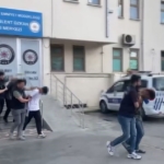 Sultangazi’de bebeği cami önüne bırakan şahıslar yakalandı