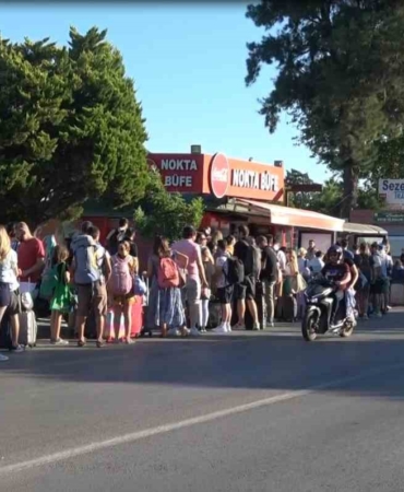 Türk tatilcilerden Yunanistan’ın Midilli Adası’na Kurban Bayramı akını