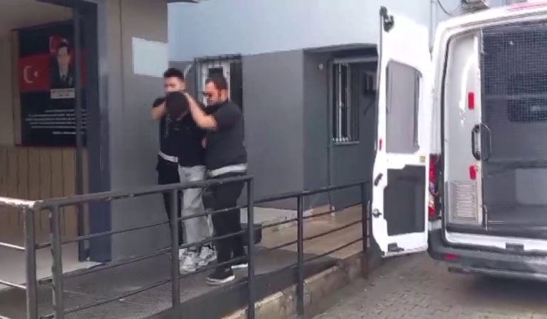 Ümraniye’de trafikte motosikletliye bıçak çeken şüpheli yakalandı