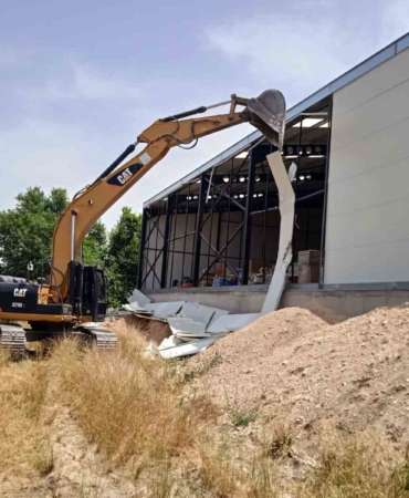 Ürünlü ve Alaaddinbey’de kaçak yapılara müdahale