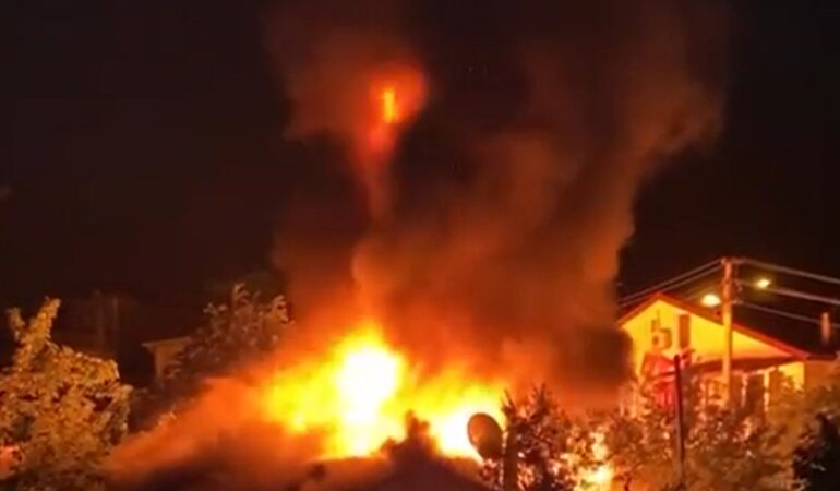 Yalova’da tek katlı müstakil ev alevlere teslim oldu