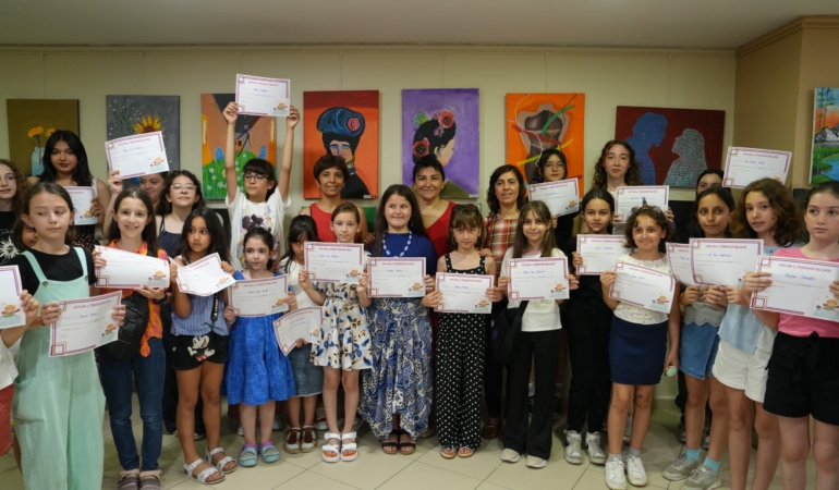 ‘Renklerin İçinde’ Sergisi Kartal Belediyesi Fuaye Alanı’nda Sanatseverlerle Buluştu (1)