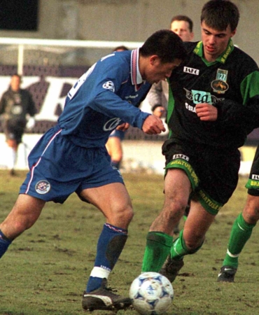 57 yaşındaki Japon forvet Miura, 16. takımına transfer oldu