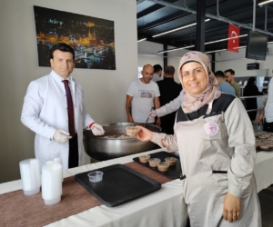 Prof. Dr. Nurettin Yiyit’en hasta ve yakınlarına Aşure ikramı